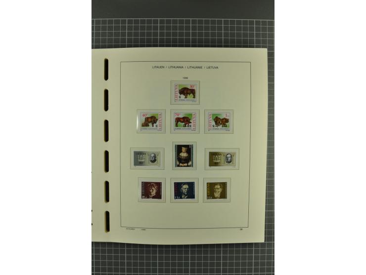 1918/2004, unmounted mint, unused and used collection with many better items including Mi.-Nr. 151-53, 215, 222Y, 404, 429-31