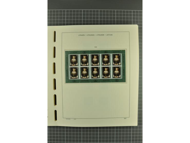 1918/2004, unmounted mint, unused and used collection with many better items including Mi.-Nr. 151-53, 215, 222Y, 404, 429-31
