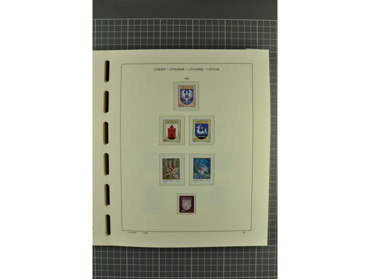 1918/2004, unmounted mint, unused and used collection with many better items including Mi.-Nr. 151-53, 215, 222Y, 404, 429-31