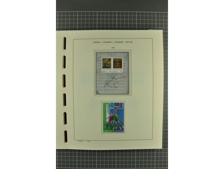 1918/2004, unmounted mint, unused and used collection with many better items including Mi.-Nr. 151-53, 215, 222Y, 404, 429-31