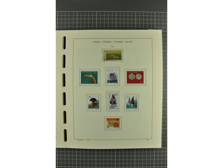 1918/2004, unmounted mint, unused and used collection with many better items including Mi.-Nr. 151-53, 215, 222Y, 404, 429-31