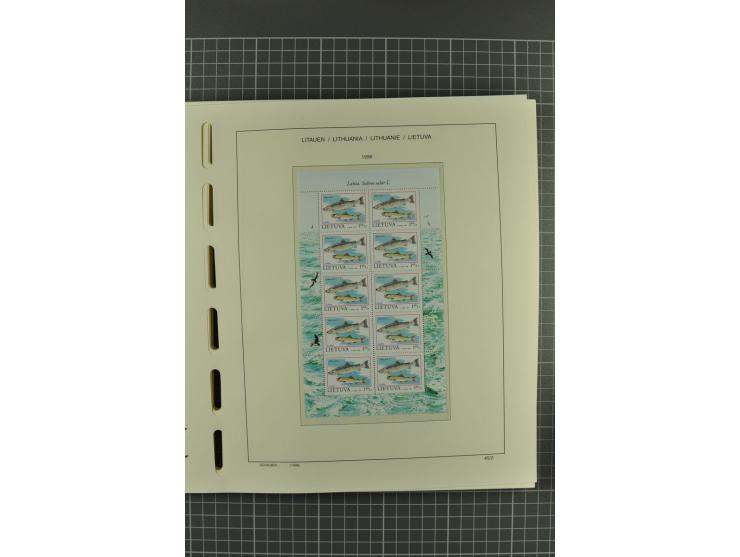 1918/2004, unmounted mint, unused and used collection with many better items including Mi.-Nr. 151-53, 215, 222Y, 404, 429-31