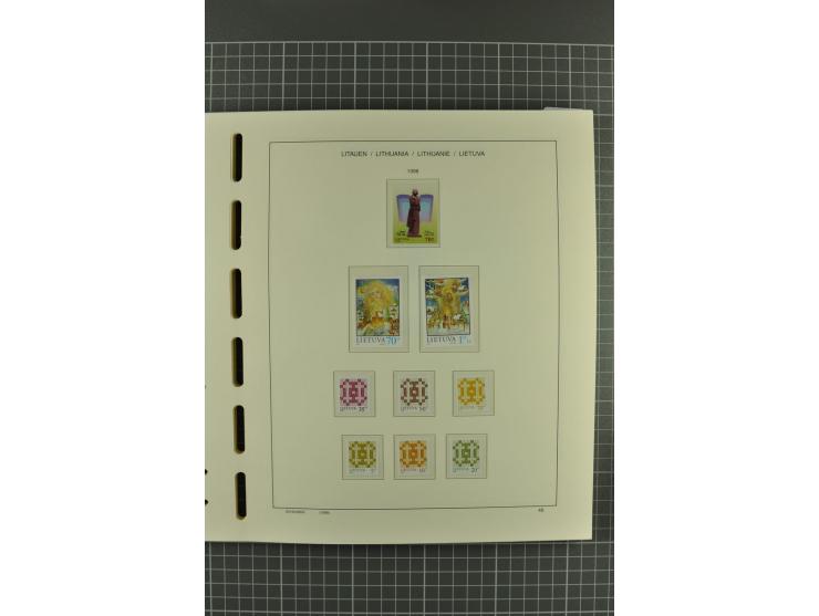 1918/2004, unmounted mint, unused and used collection with many better items including Mi.-Nr. 151-53, 215, 222Y, 404, 429-31
