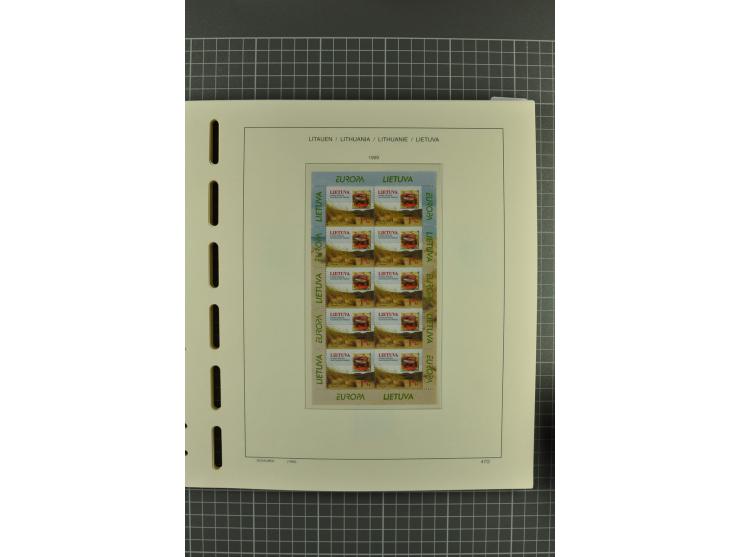 1918/2004, unmounted mint, unused and used collection with many better items including Mi.-Nr. 151-53, 215, 222Y, 404, 429-31