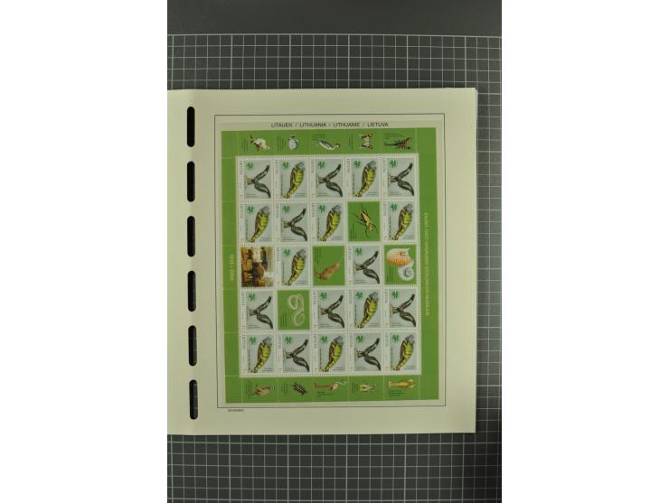 1918/2004, unmounted mint, unused and used collection with many better items including Mi.-Nr. 151-53, 215, 222Y, 404, 429-31