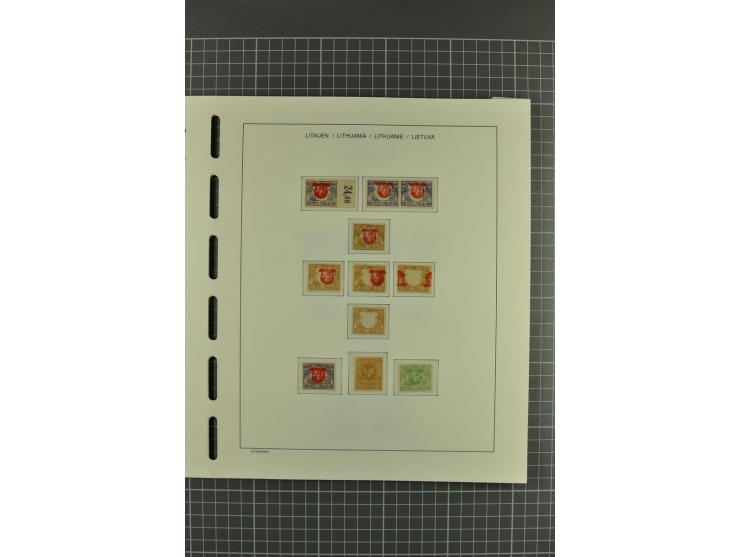 1918/2004, unmounted mint, unused and used collection with many better items including Mi.-Nr. 151-53, 215, 222Y, 404, 429-31