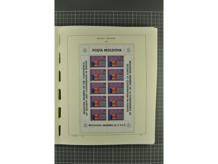 1991/2004, unmounted mint collection with miniature sheets and booklets