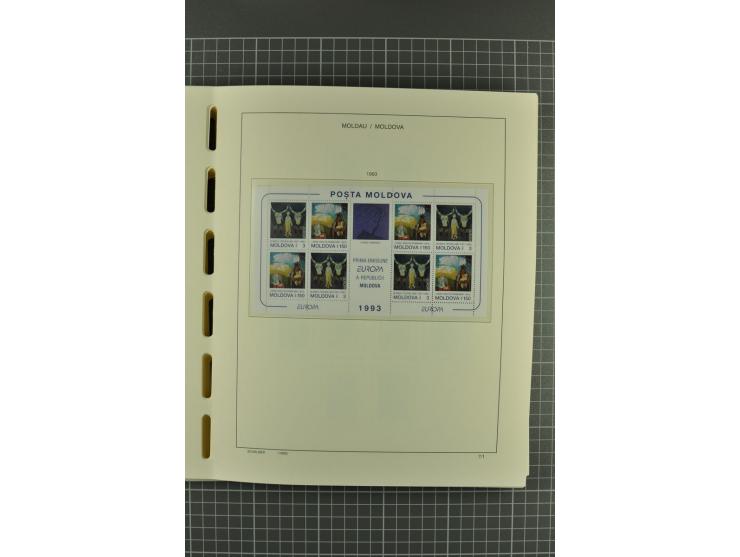 1991/2004, unmounted mint collection with miniature sheets and booklets