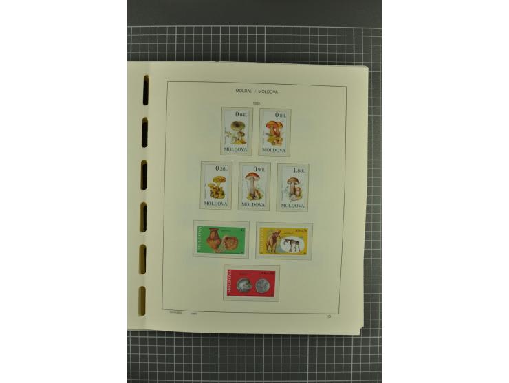 1991/2004, unmounted mint collection with miniature sheets and booklets