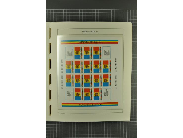 1991/2004, unmounted mint collection with miniature sheets and booklets