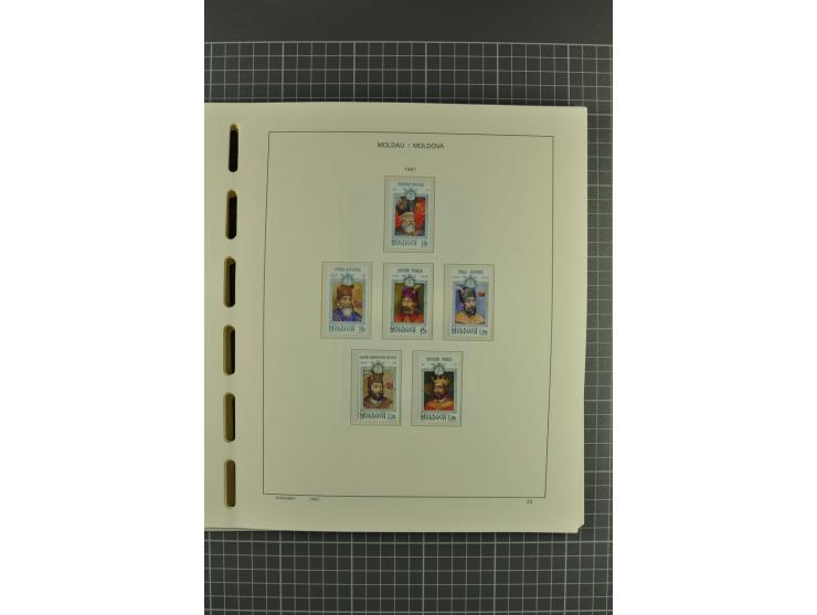 1991/2004, unmounted mint collection with miniature sheets and booklets