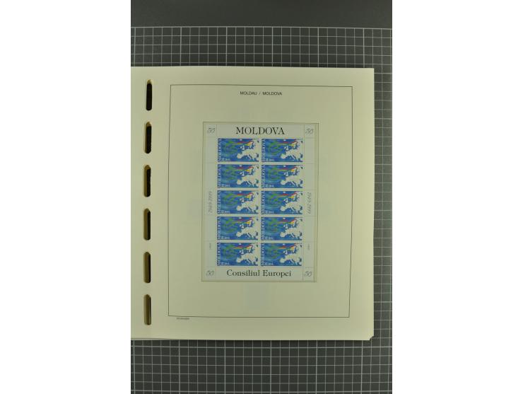 1991/2004, unmounted mint collection with miniature sheets and booklets