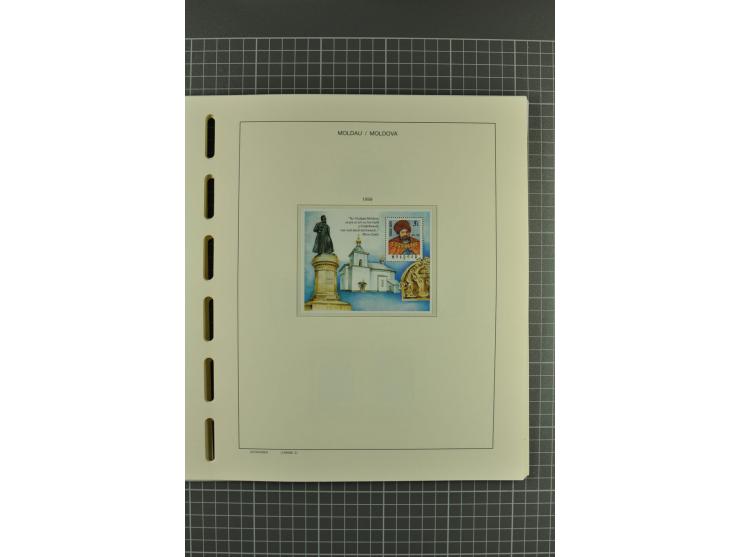 1991/2004, unmounted mint collection with miniature sheets and booklets