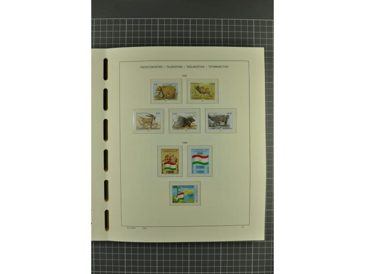 1992/2004, unmounted mint, complete collection with additional proofs, specimen, miniature sheets, imperforated issues and mo