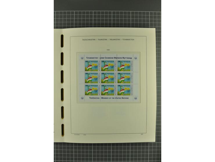 1992/2004, unmounted mint, complete collection with additional proofs, specimen, miniature sheets, imperforated issues and mo