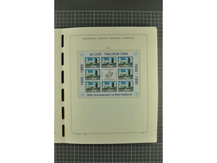 1992/2004, unmounted mint, complete collection with additional proofs, specimen, miniature sheets, imperforated issues and mo