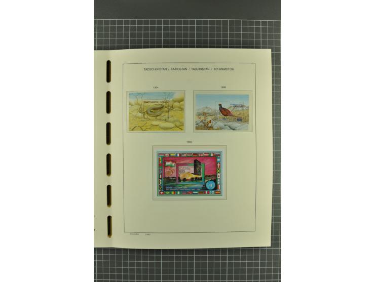 1992/2004, unmounted mint, complete collection with additional proofs, specimen, miniature sheets, imperforated issues and mo