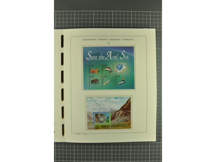 1992/2004, unmounted mint, complete collection with additional proofs, specimen, miniature sheets, imperforated issues and mo