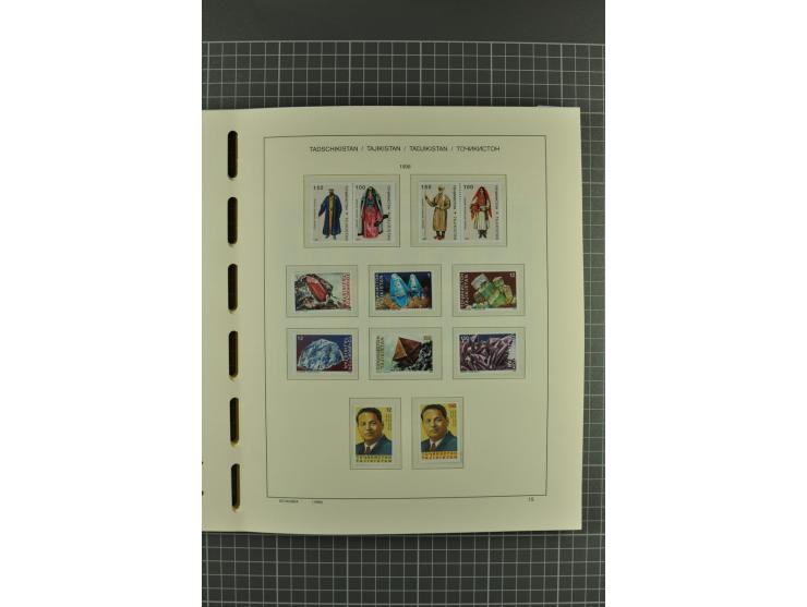 1992/2004, unmounted mint, complete collection with additional proofs, specimen, miniature sheets, imperforated issues and mo
