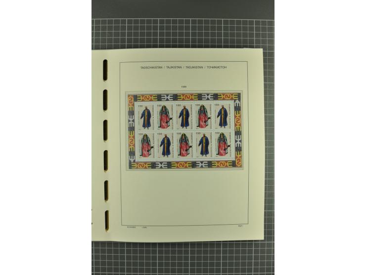 1992/2004, unmounted mint, complete collection with additional proofs, specimen, miniature sheets, imperforated issues and mo