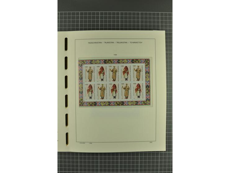 1992/2004, unmounted mint, complete collection with additional proofs, specimen, miniature sheets, imperforated issues and mo