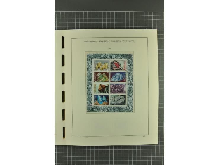 1992/2004, unmounted mint, complete collection with additional proofs, specimen, miniature sheets, imperforated issues and mo