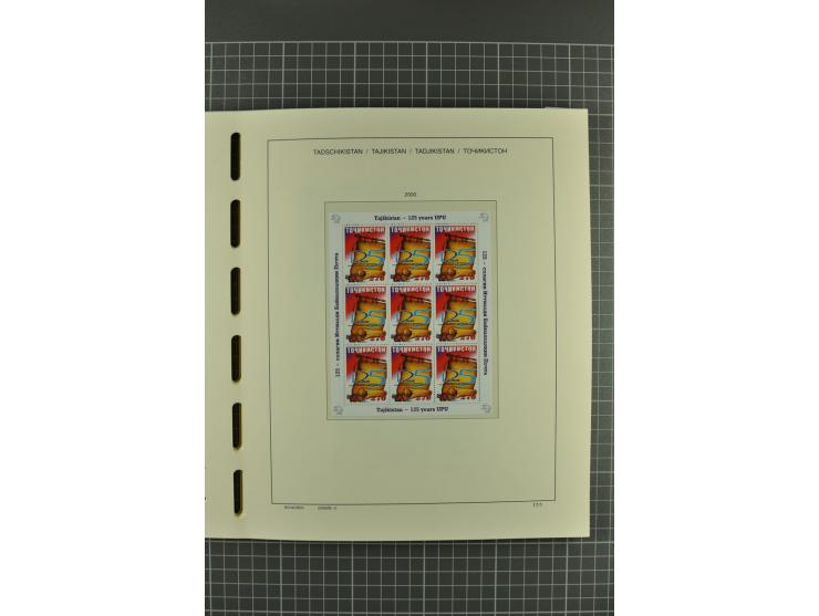 1992/2004, unmounted mint, complete collection with additional proofs, specimen, miniature sheets, imperforated issues and mo
