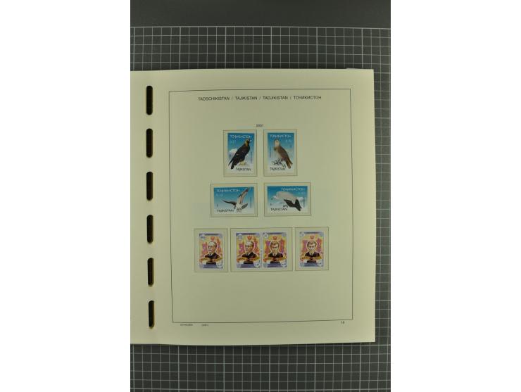 1992/2004, unmounted mint, complete collection with additional proofs, specimen, miniature sheets, imperforated issues and mo
