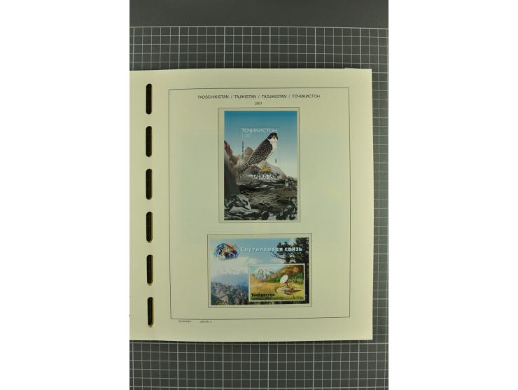 1992/2004, unmounted mint, complete collection with additional proofs, specimen, miniature sheets, imperforated issues and mo