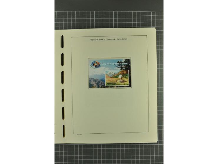 1992/2004, unmounted mint, complete collection with additional proofs, specimen, miniature sheets, imperforated issues and mo