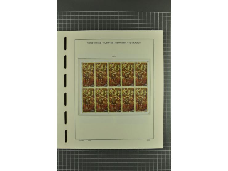 1992/2004, unmounted mint, complete collection with additional proofs, specimen, miniature sheets, imperforated issues and mo