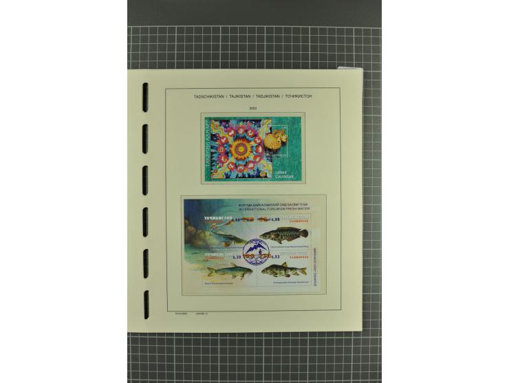 1992/2004, unmounted mint, complete collection with additional proofs, specimen, miniature sheets, imperforated issues and mo