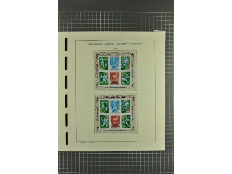 1992/2004, unmounted mint, complete collection with additional proofs, specimen, miniature sheets, imperforated issues and mo