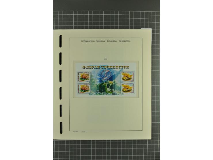 1992/2004, unmounted mint, complete collection with additional proofs, specimen, miniature sheets, imperforated issues and mo