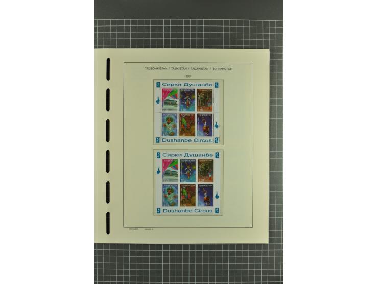 1992/2004, unmounted mint, complete collection with additional proofs, specimen, miniature sheets, imperforated issues and mo