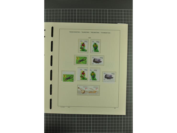 1992/2004, unmounted mint, complete collection with additional proofs, specimen, miniature sheets, imperforated issues and mo