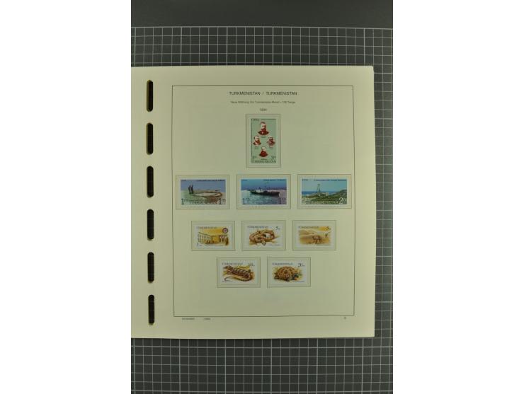 1992/2004, unmounted mint collection with miniature sheets, imperforated issues etc.