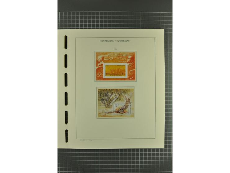 1992/2004, unmounted mint collection with miniature sheets, imperforated issues etc.