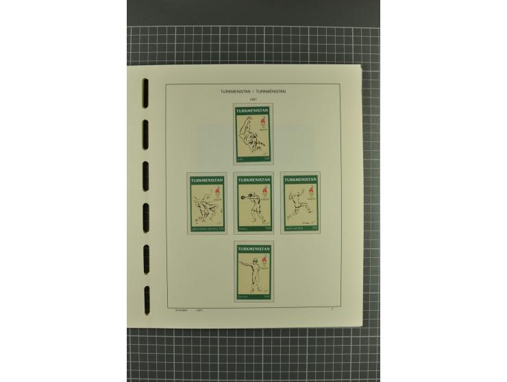 1992/2004, unmounted mint collection with miniature sheets, imperforated issues etc.