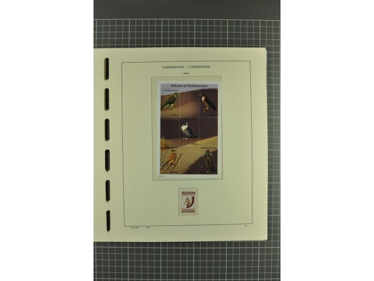 1992/2004, unmounted mint collection with miniature sheets, imperforated issues etc.
