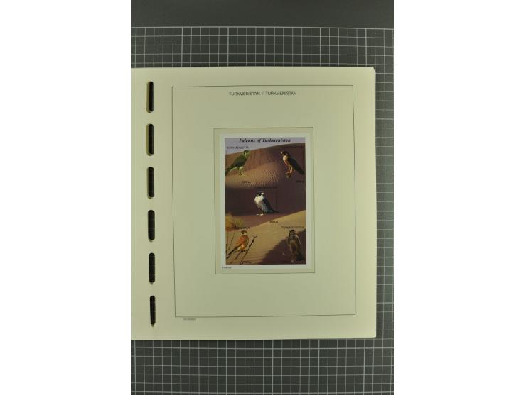 1992/2004, unmounted mint collection with miniature sheets, imperforated issues etc.