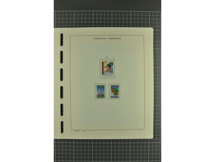 1992/2004, unmounted mint collection with miniature sheets, imperforated issues etc.