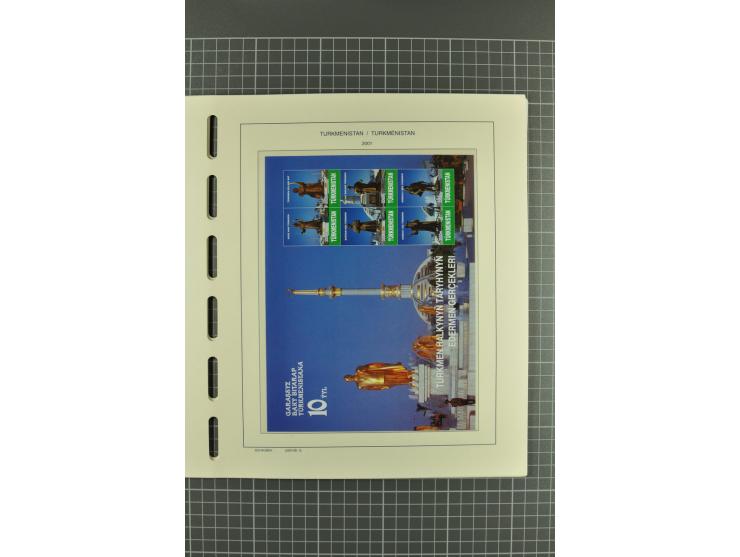 1992/2004, unmounted mint collection with miniature sheets, imperforated issues etc.