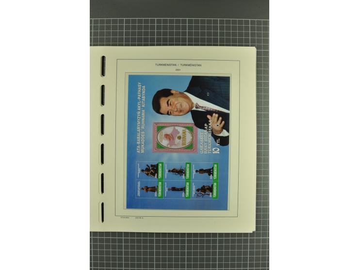 1992/2004, unmounted mint collection with miniature sheets, imperforated issues etc.