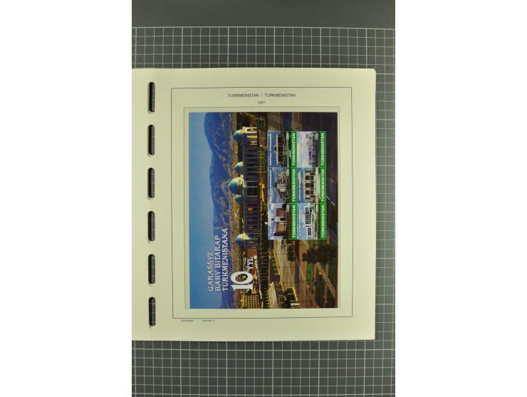1992/2004, unmounted mint collection with miniature sheets, imperforated issues etc.