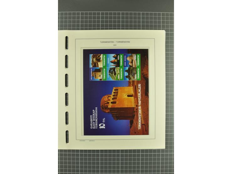 1992/2004, unmounted mint collection with miniature sheets, imperforated issues etc.