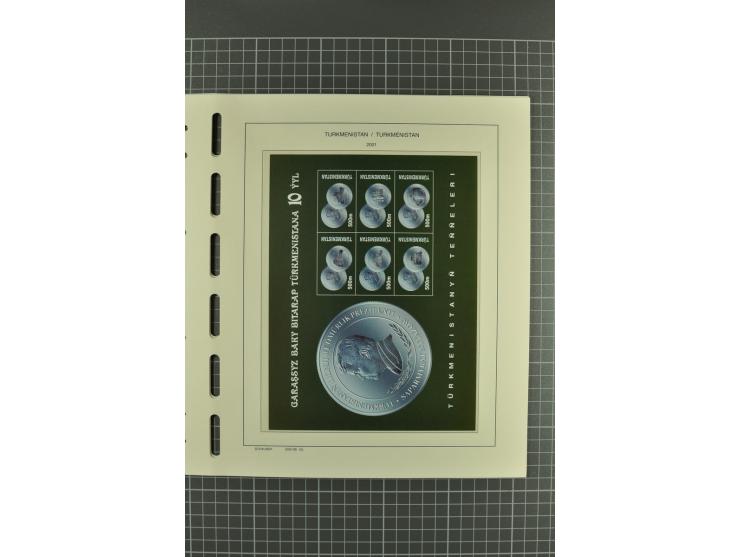 1992/2004, unmounted mint collection with miniature sheets, imperforated issues etc.