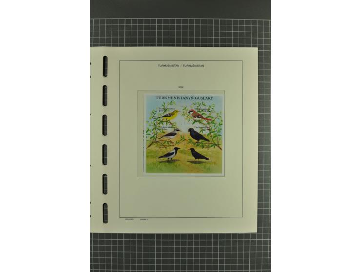 1992/2004, unmounted mint collection with miniature sheets, imperforated issues etc.