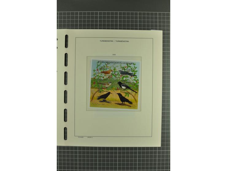 1992/2004, unmounted mint collection with miniature sheets, imperforated issues etc.