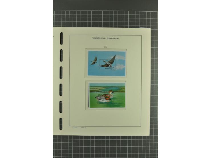 1992/2004, unmounted mint collection with miniature sheets, imperforated issues etc.